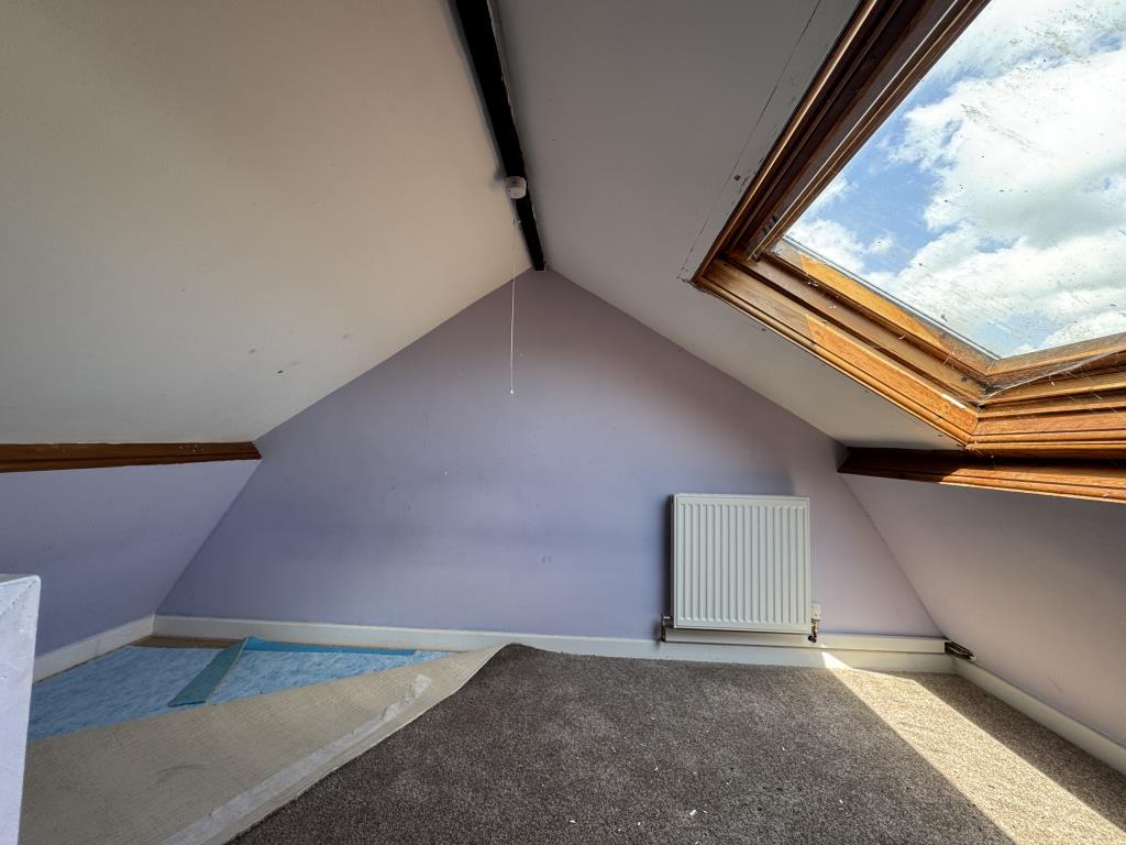Lot: 127 - SEMI-DETACHED HOUSE FOR IMPROVEMENT - Loft room